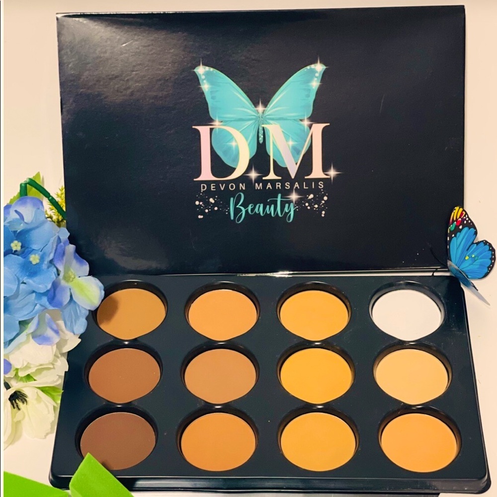 All N 1 Contour /HiLight press powder palette! 12 shades to create your look🦋💕